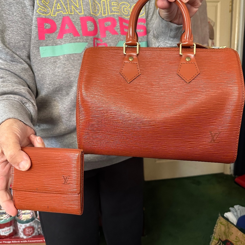 Louis Vuitton epi leather SPEEDY 25